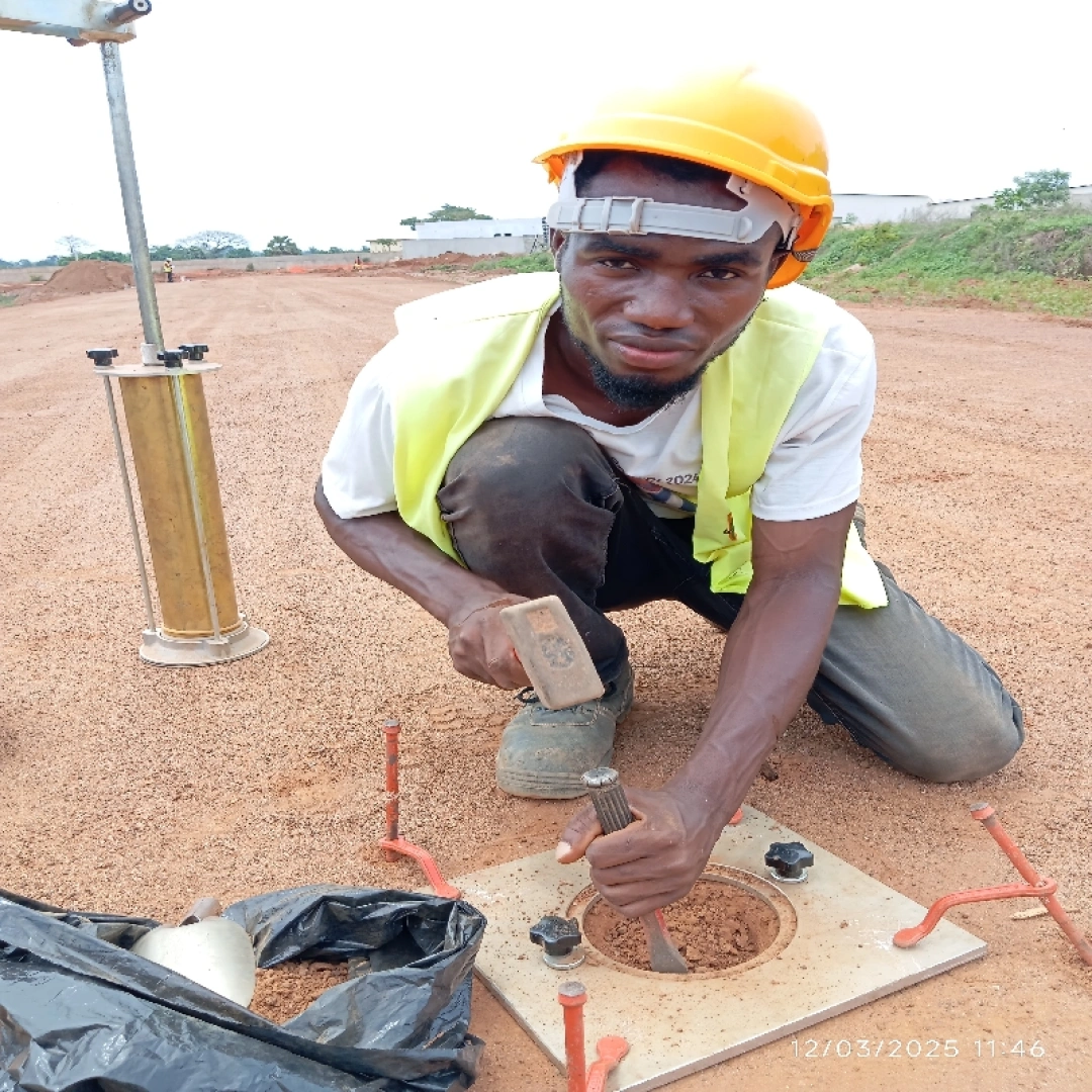 Travaux de construction de voirie bitumé dans la zone agro-industrielle de Yamoussoukro